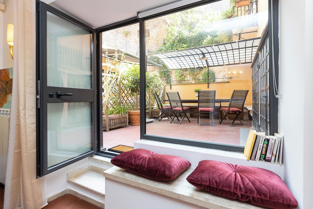 Ciambella Art Home Rental in Rome — 4-Star Luxury Hotel in Rome, Italy