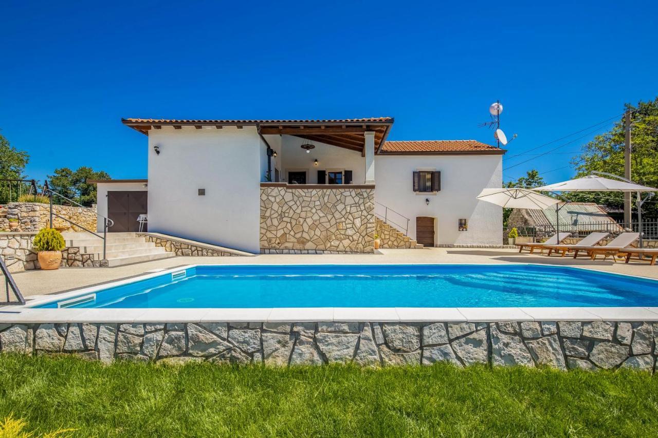 Villa Simici Quiet Peaceful Place with Pool Perfect To Enjoy the Nature — 4-Star Luxury Hotel in Moscenicka Draga, Croatia
