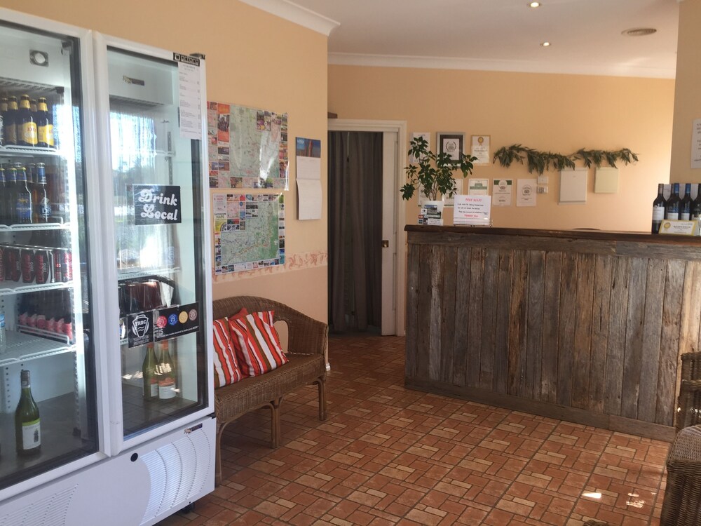 Tuckerbox Motor Inn — Gundagai — photo 3