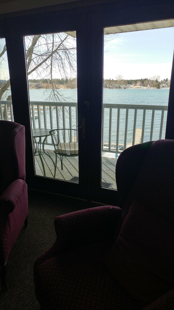Snug Harbor Inn - photo 42