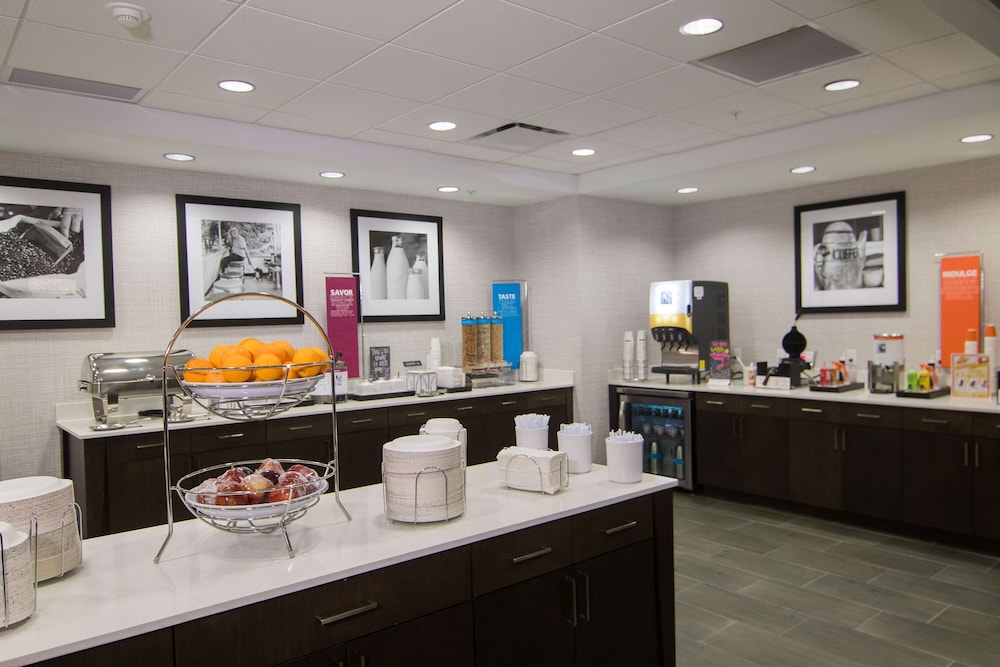 Hampton Inn & Suites Tulsa Downtown - photo 34