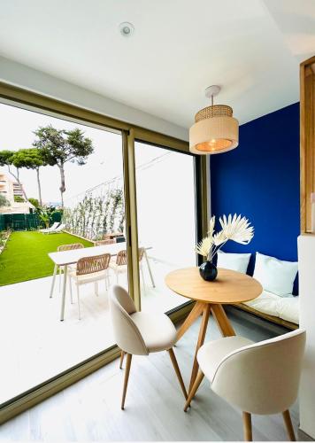 Riviera 1 Ou Riviera 2 Ou Reservez Les 2 Front De Mer Cagnes Sur Mer Promenade De La Plage — Cagnes Sur Mer