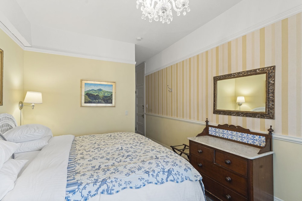 Golden Gate Hotel - photo 25