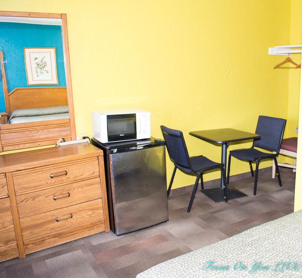 Bloomfield Motel - photo 5