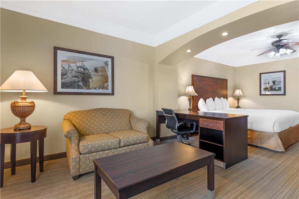 Best Western Plus Monica Royale Inn & Suites - photo 40