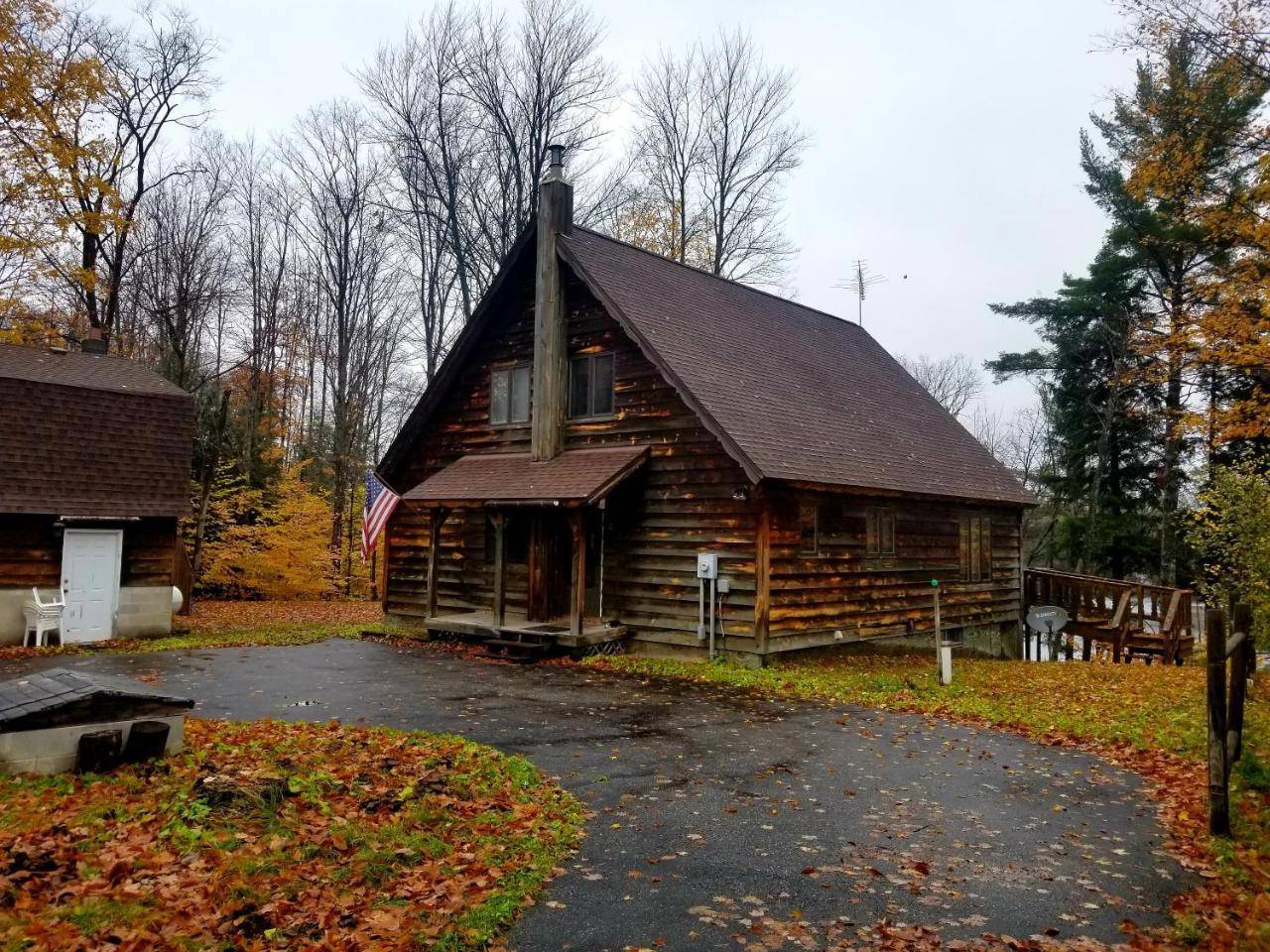 Boot Lake Retreat - carbon neutral hotel in Steuben