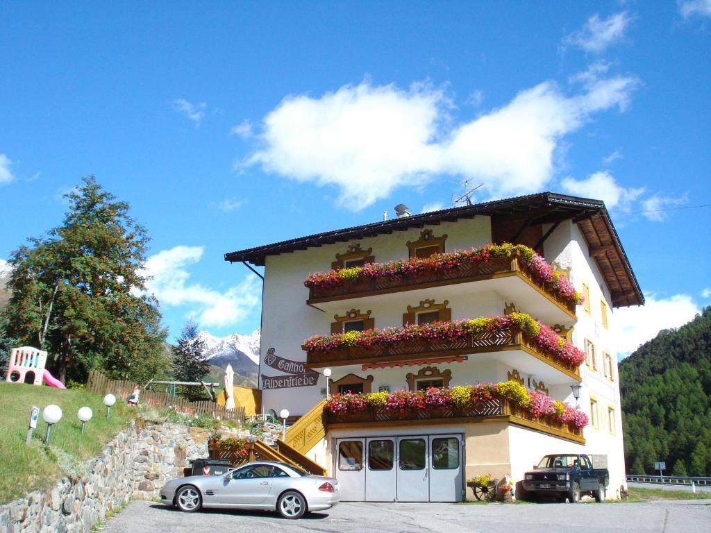 Hotel Alpenfriede in Curon Venosta, Italy