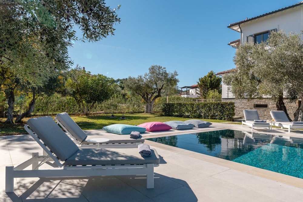 White House Villa Pefkochori — 4-Star Luxury Hotel in Kassandreia, Greece