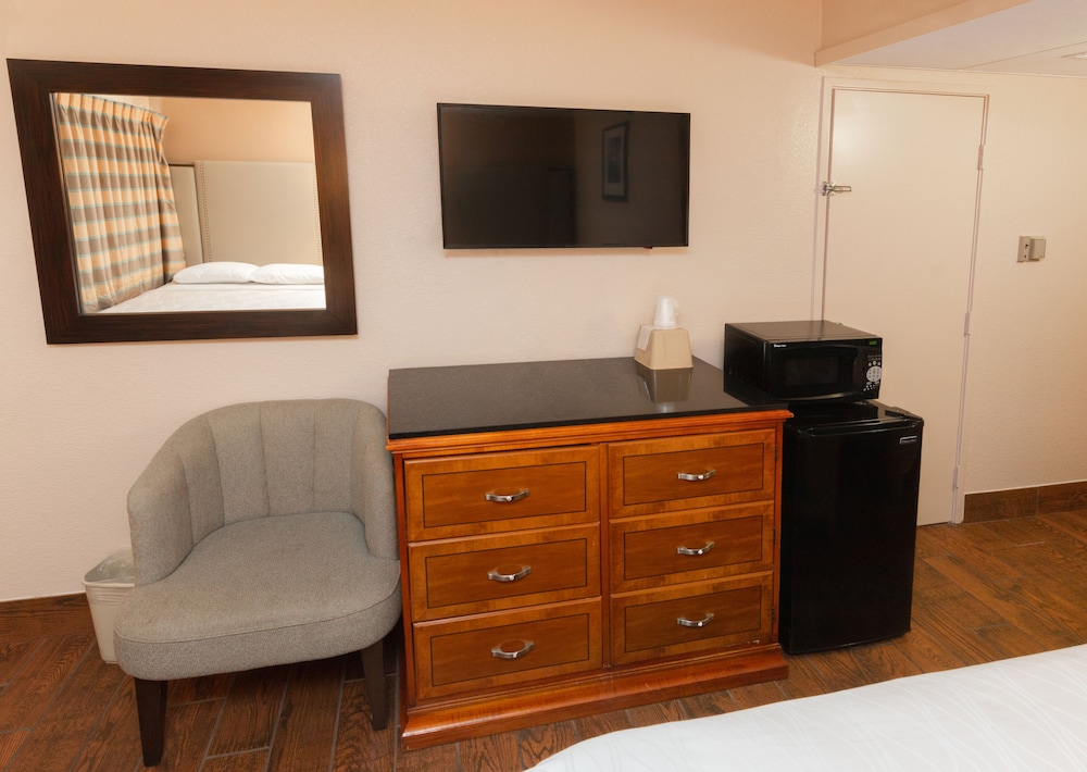 Econo Lodge Inn & Suites Yuma - photo 26