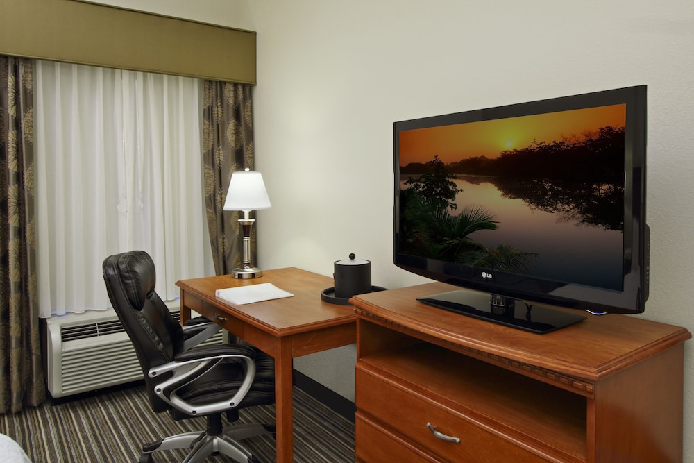 Hampton Inn Ashtabula - photo 24