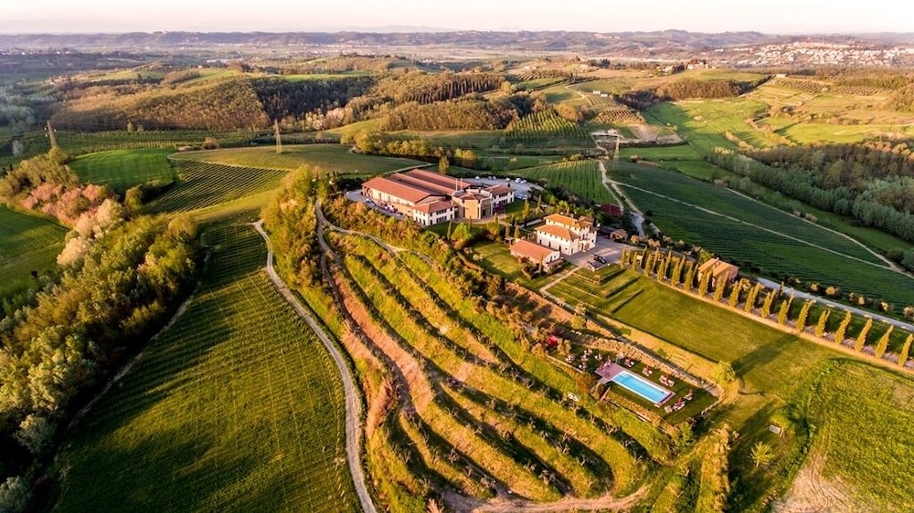 Casale Podernovo — 4-Star Luxury Hotel in Terricciola, Italy