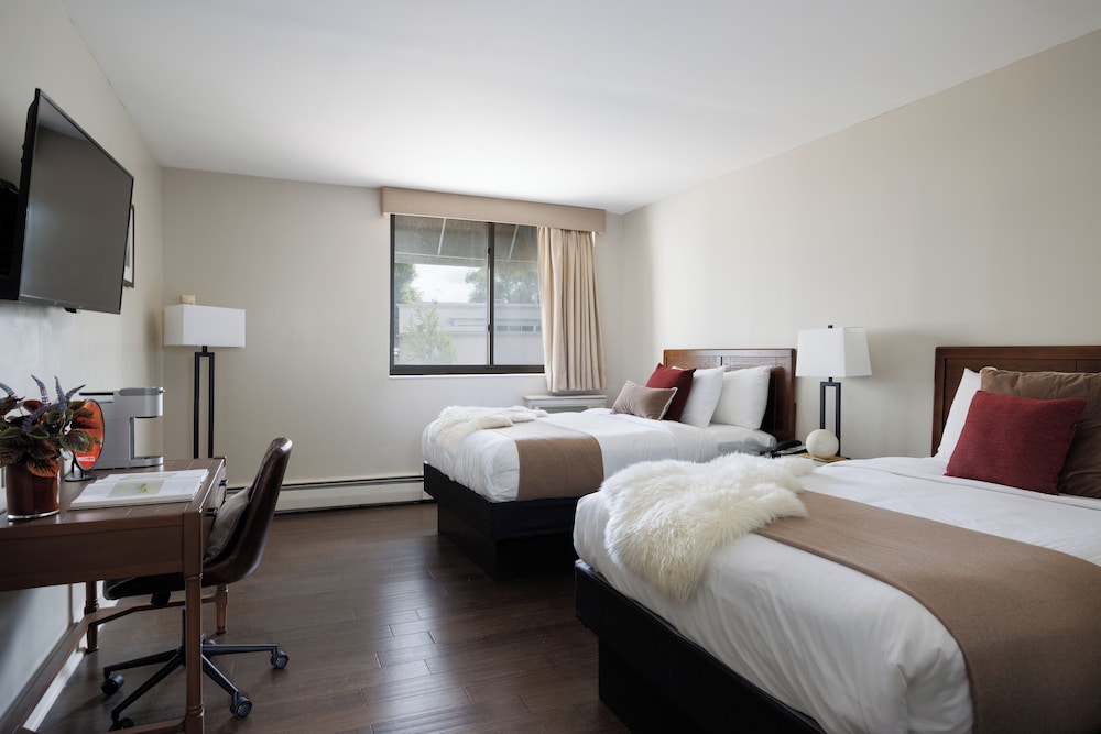 The Andrew Hotel - photo 11