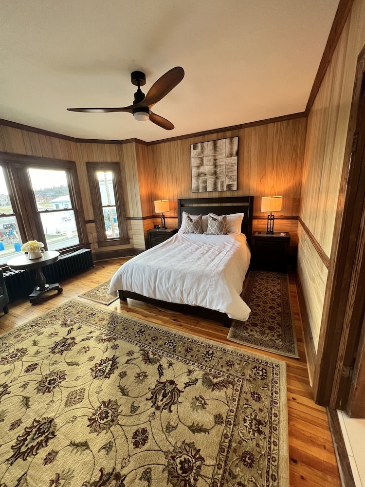 Monterey Inn - photo 10