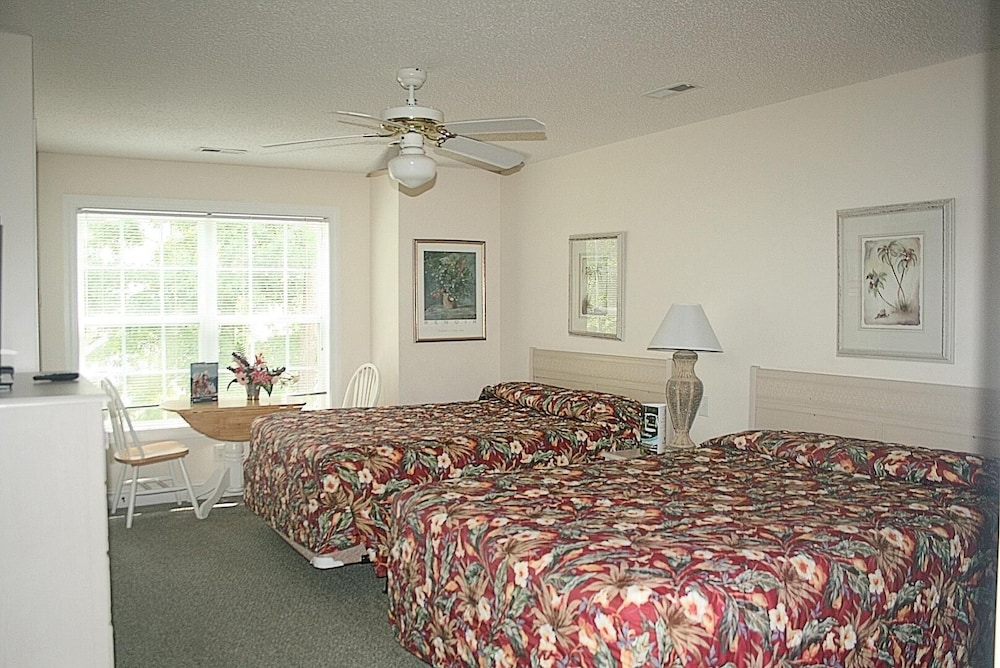 27 Holes of Golf Surrounds the Studio Golf Villa 1606L with Resort Amenities by RedAwning — hotel in Calabash