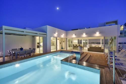 Villa Blu Family Villa with Indoor heated Pool Sauna and Games Room — 4-Star Luxury Hotel in Mellieha, Malta
