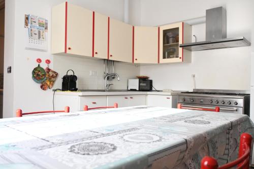 SE132 Comodo trilocale a pochi minuti a piedi dal centro di Senigallia — 4-Star Luxury Hotel in Senigallia, Italy