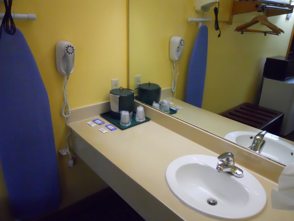 America's Best Inn and Suites Beaufort - photo 14