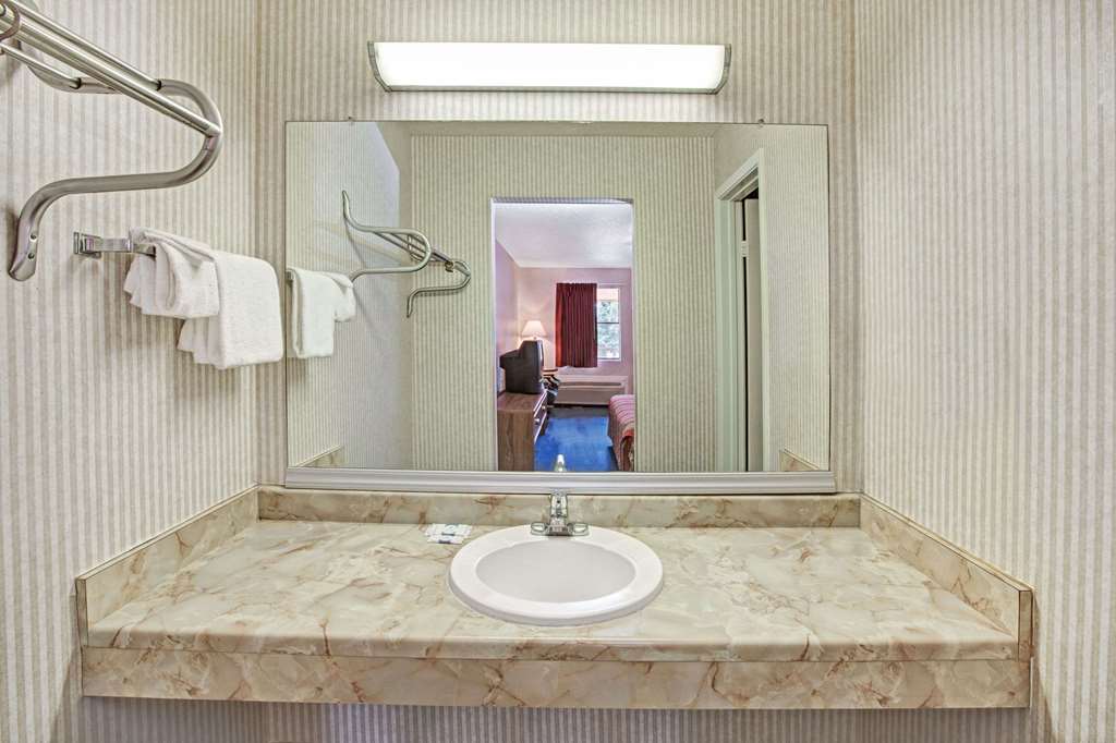 Knights Inn South Houston - photo 14