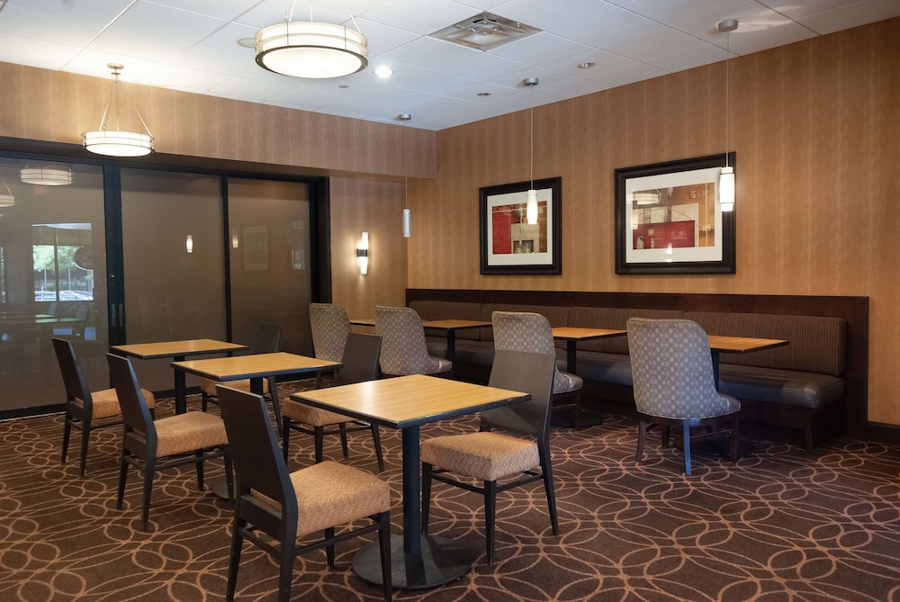 DoubleTree by Hilton Hotel Cleveland Downtown Lakeside - photo 25