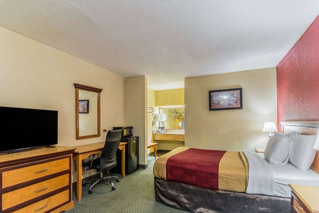 Econo Lodge Whiteville - photo 6