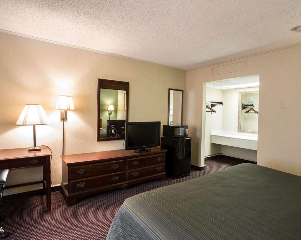 Rodeway Inn Harbison Area - photo 4