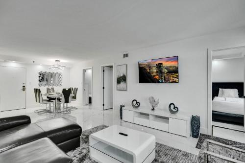 Ocean View Condo Beach Service 808 — 4-Star Luxury Hotel in Miami Beach, United States