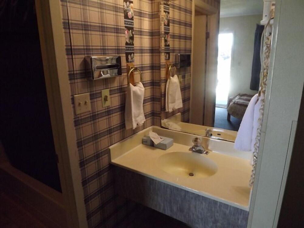 Holiday Motel - photo 22