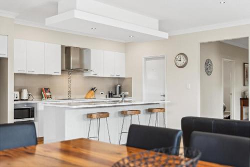 The Dunsborough Drift Family Holiday Home — 4-Star Luxury Hotel in Dunsborough, Australia