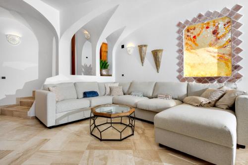 Appartamento Eleganza SHERDENIA Luxury Apartments — 4-Star Luxury Hotel in Marinella, Italy