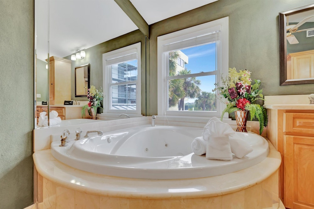 Stones Throw Beachfront Luxury Suites - photo 59