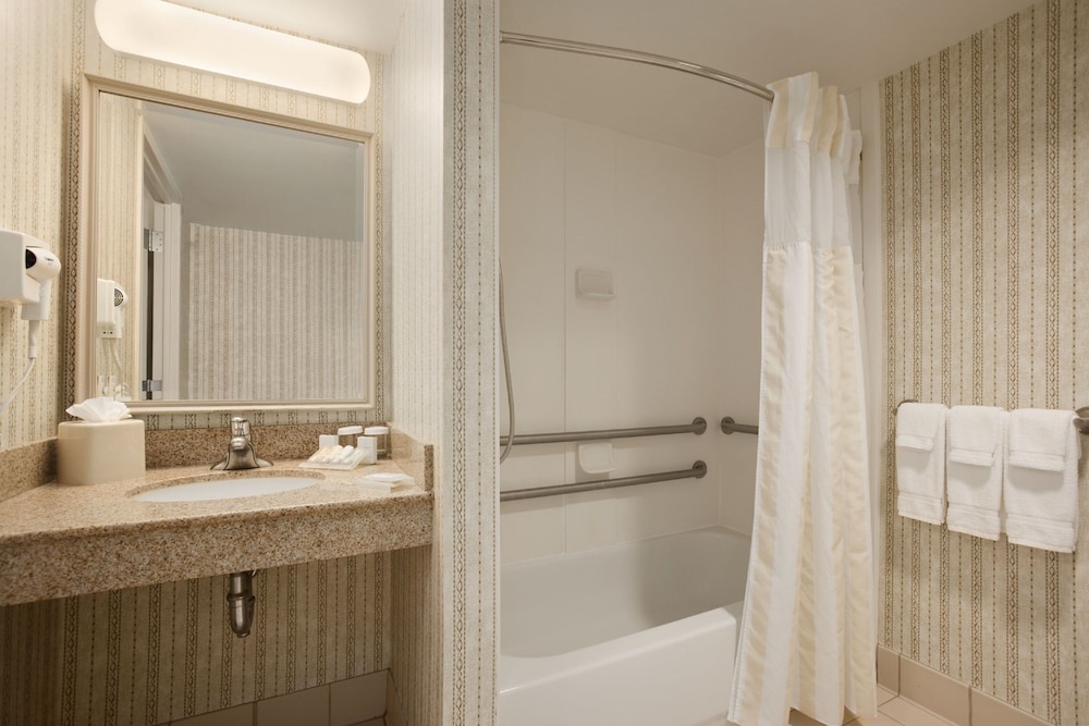 Hilton Garden Inn Syracuse - photo 31