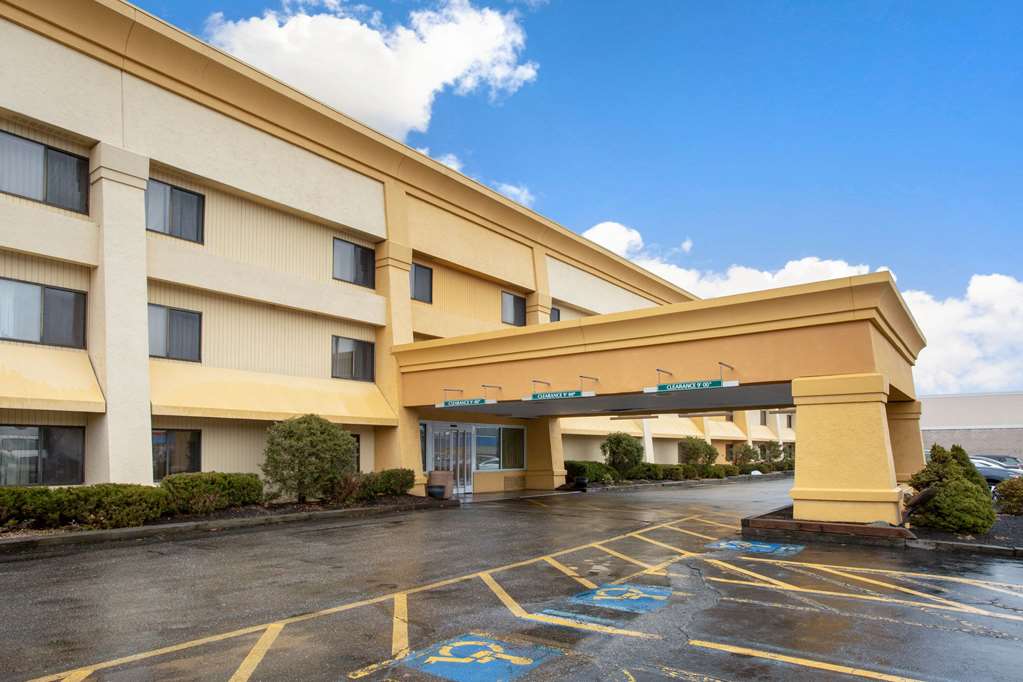 La Quinta Inn by Wyndham Auburn Worcester - photo 4