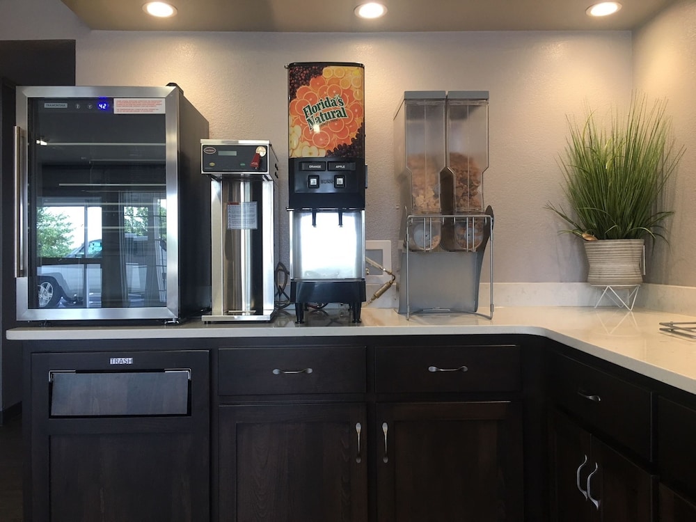 Super 8 by Wyndham Neosho - photo 12