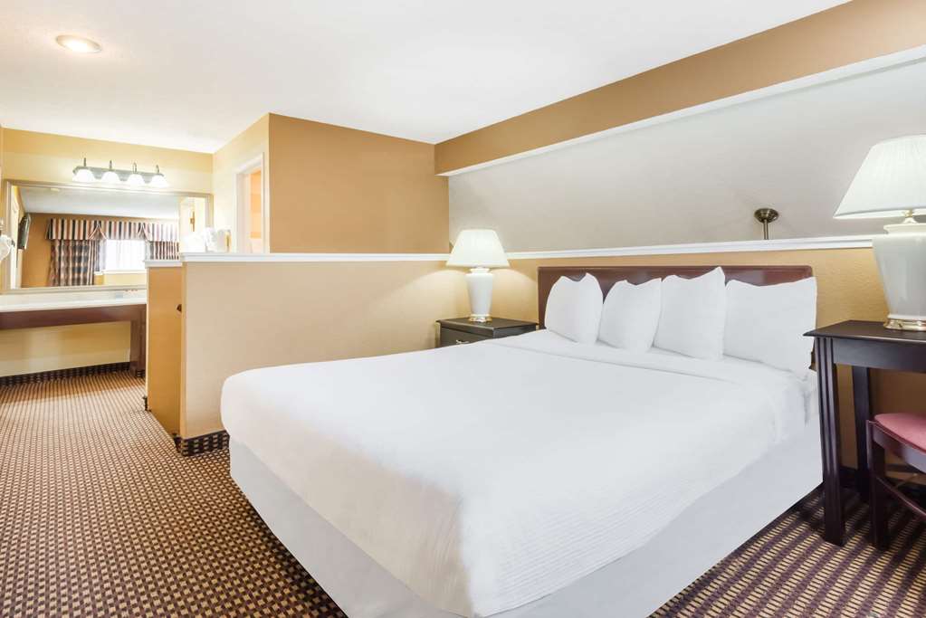 Hawthorn Extended Stay by Wyndham Columbus North - photo 8