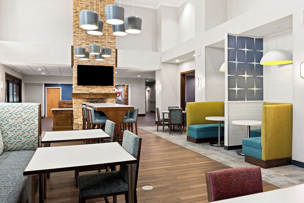 Hampton Inn & Suites Canton - photo 26