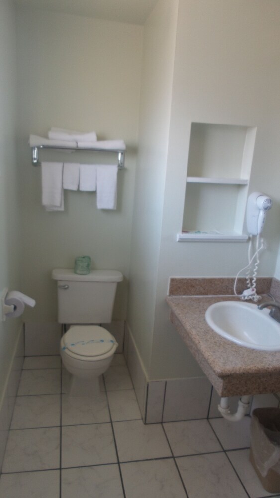 Holiday Motel Oakdale - photo 18