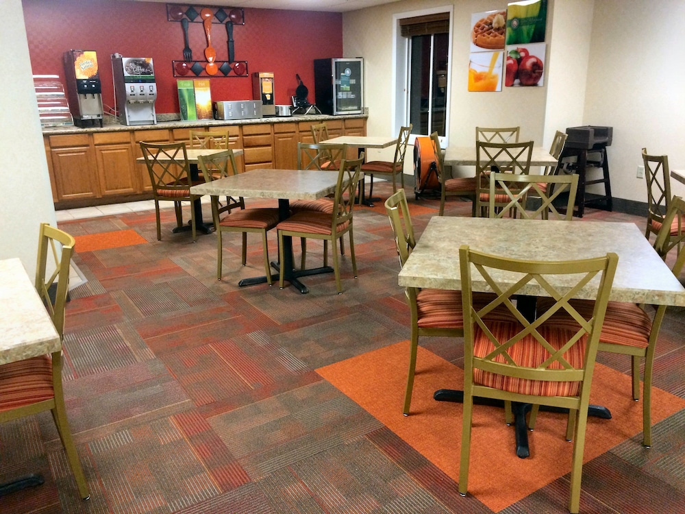 Quality Inn Junction City Near Fort Riley - photo 49
