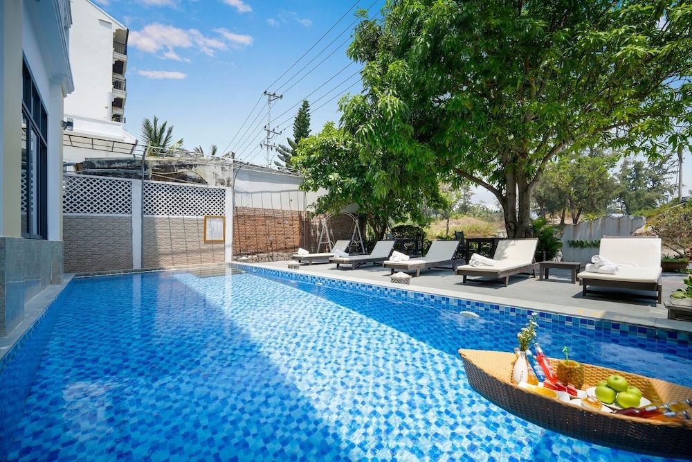 Stayzi Hotel — 4-Star Luxury Hotel in Da Nang, Vietnam