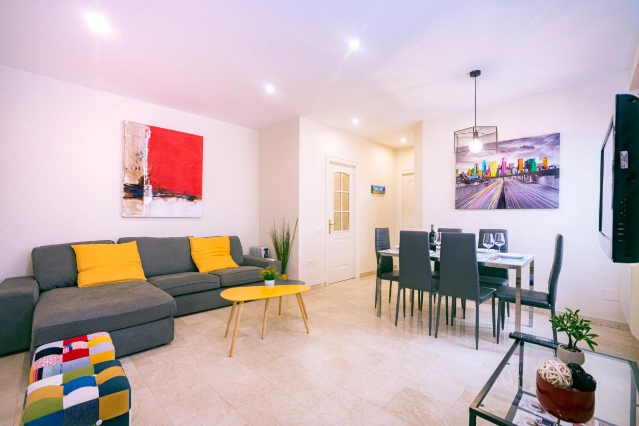 Apartamento Premium junto a la Catedral de Malaga 3 Habitaciones Ideal para Familias y Grupos — 4-Star Luxury Hotel in Malaga, Spain