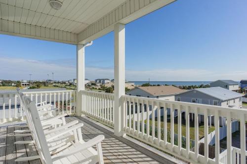 Kiki Hut by Oak Island Accommodations - photo 44