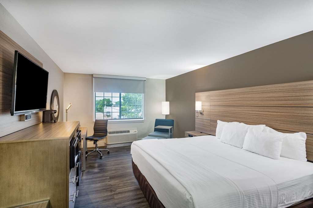 La Quinta Inn & Suites by Wyndham Joplin - photo 18