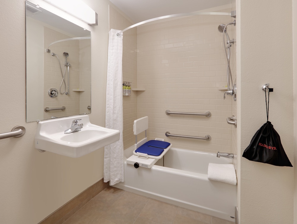 Candlewood Suites Salina an IHG Hotel - photo 4