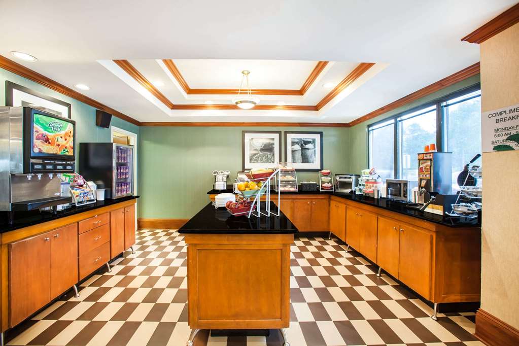 Wingate by Wyndham North Little Rock - photo 14
