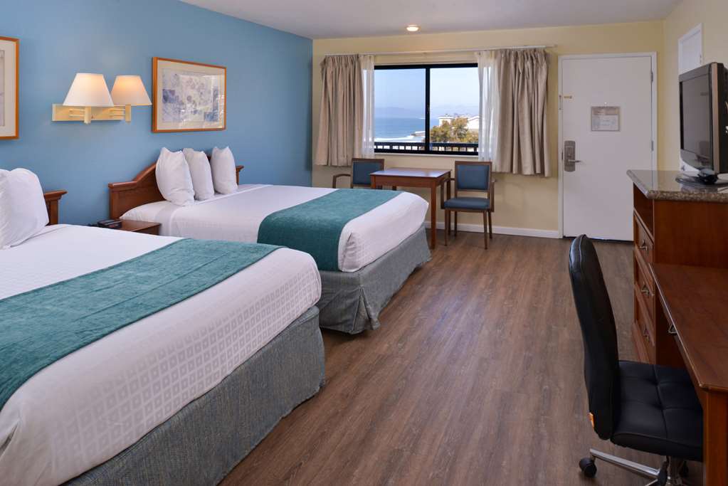 Edgewater Inn And Suites - photo 12