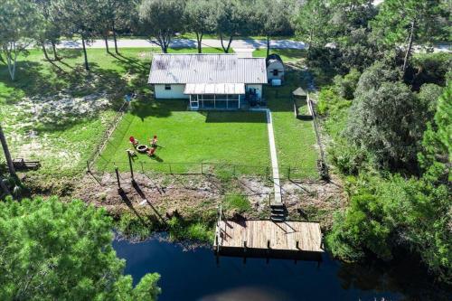 Lake June access Hot Tub Water Sports Fire Pit in Lake Placid, United States