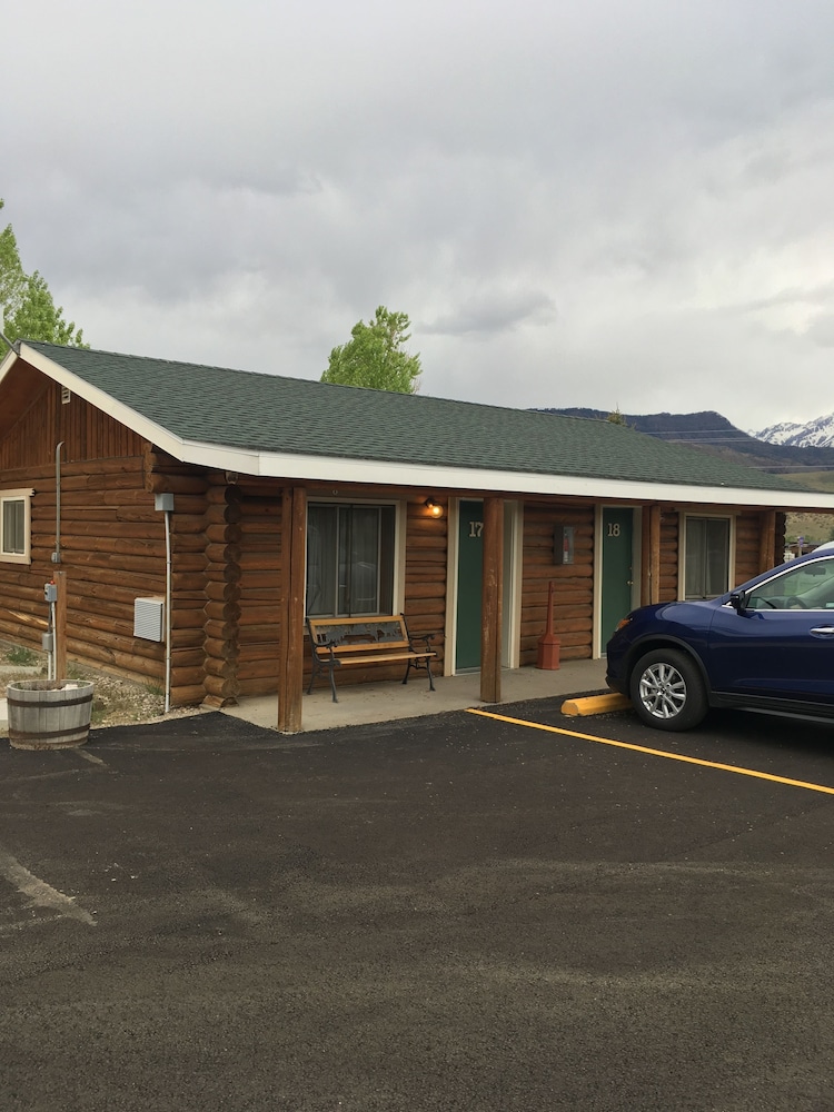 Green Creek Inn and RV Park - photo 25