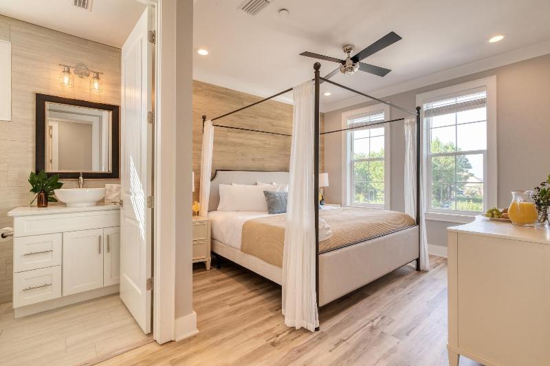 Edgewater By Avantstay Gorgeous Character Lakefron - photo 40
