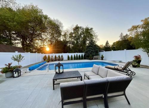 Private pool oasis hot tub great location in Fennville, United States