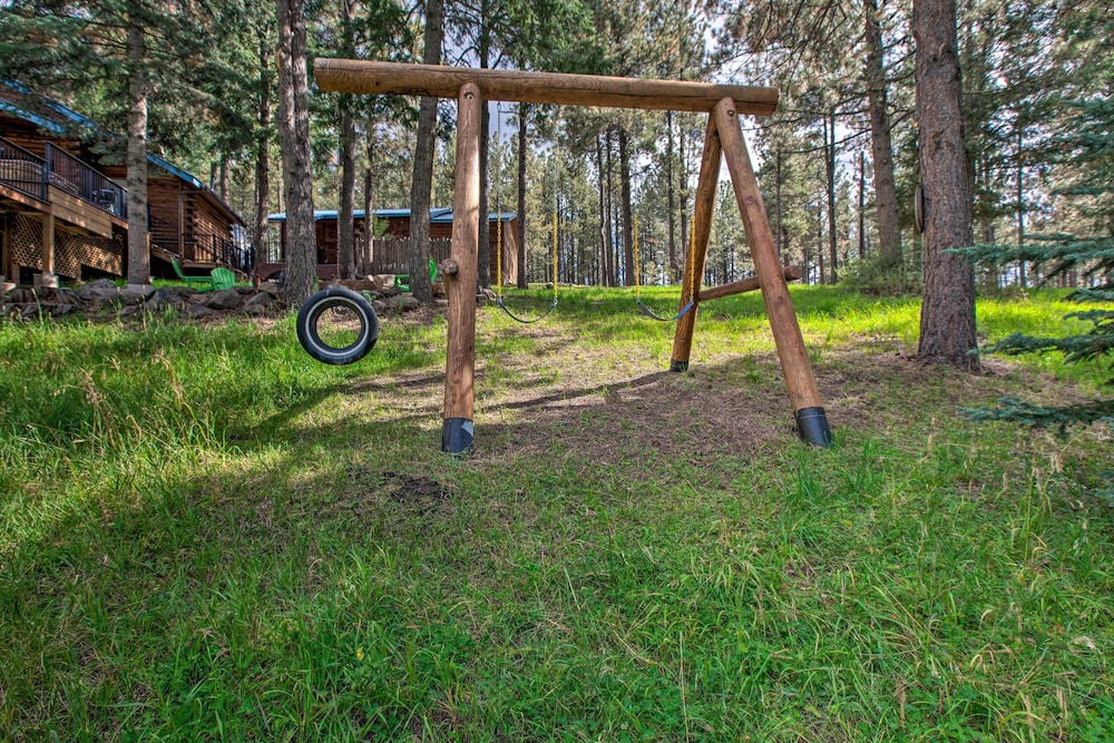 Blue Spruce Cabin with Hot Tub And Resort Amenities - photo 27