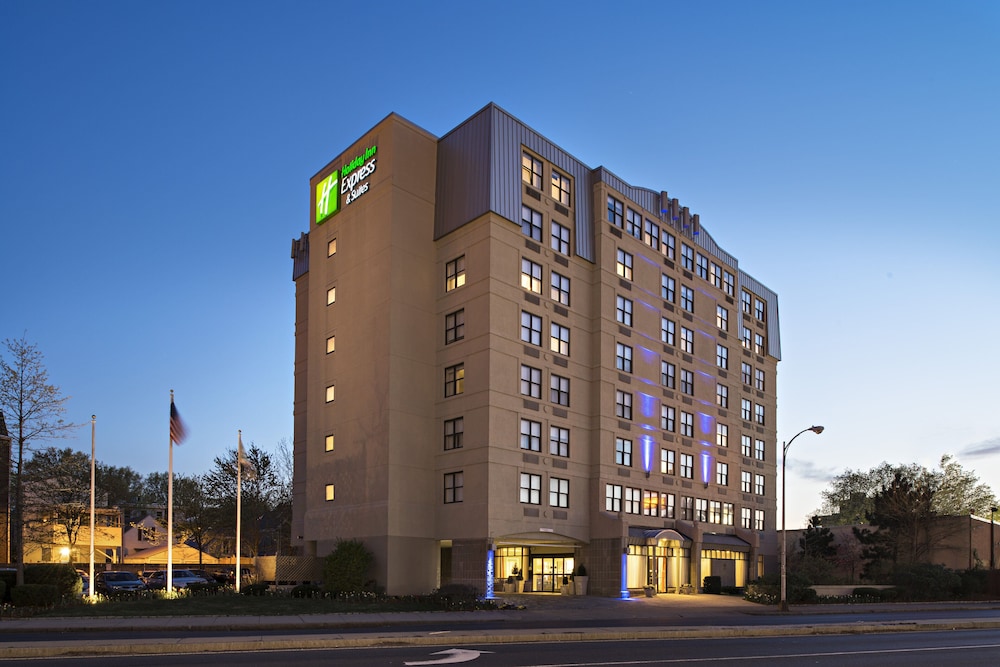 Holiday Inn Express & Suites Boston Cambridge by IHG in Cambridge, United States